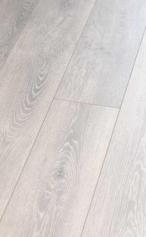 KN8203 Embossed-in-Register (EIR) surface Laminate flooring